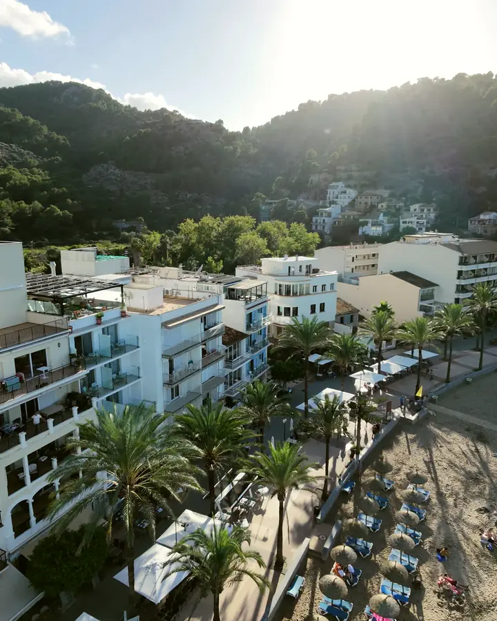 Paseo marítimo y playa a última hora de la tarde