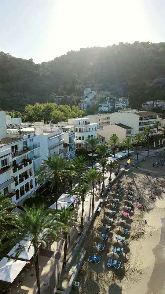 Playa a contraluz en vertical
